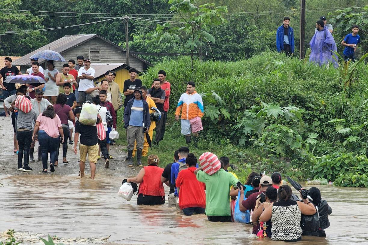 Sin embargo, su circulación asociada seguirá generando lluvias en las regiones noroccidental, occidental, central y sur de Honduras. 
