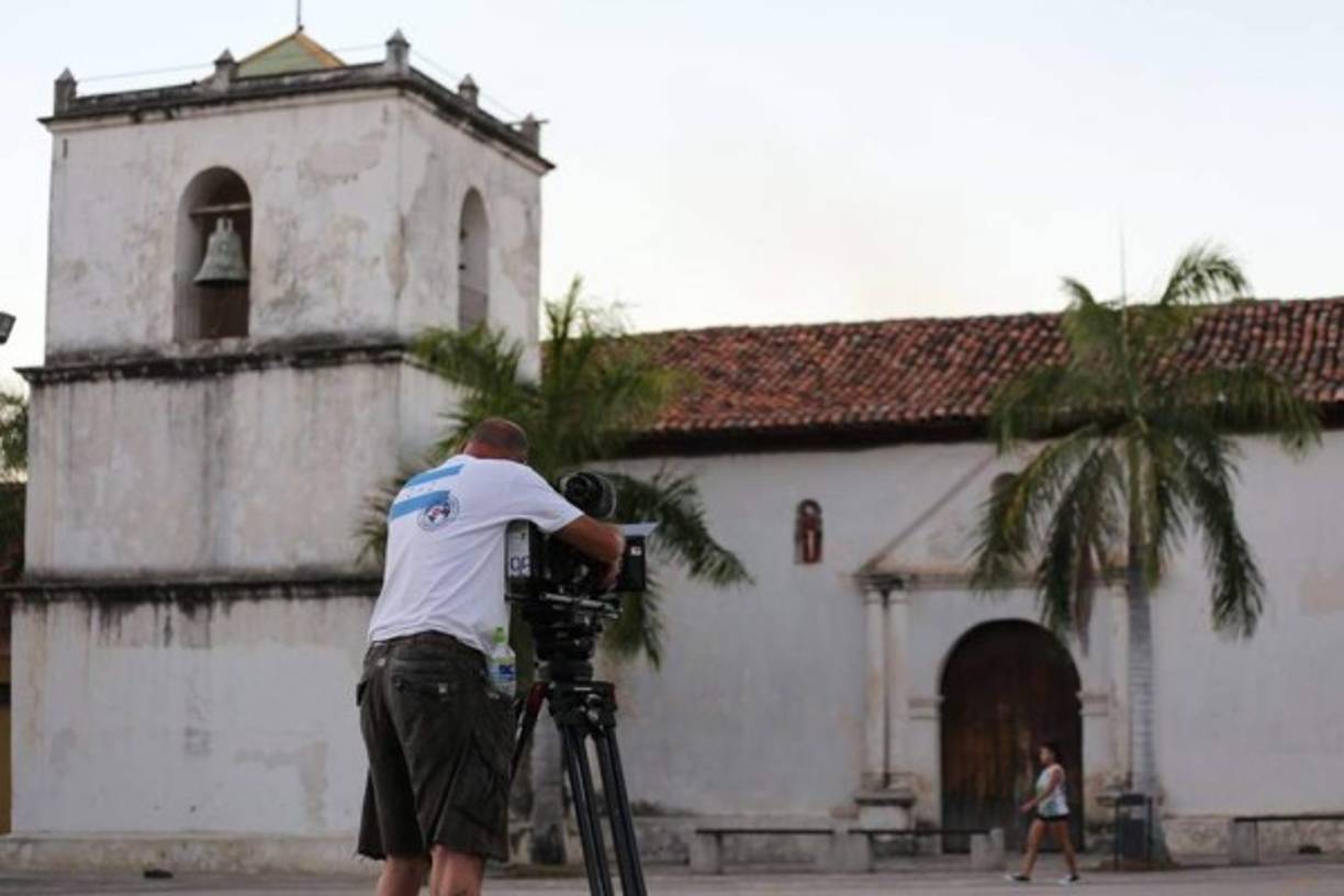 El equipo de 'The Explorers' filmando en Comayagua.