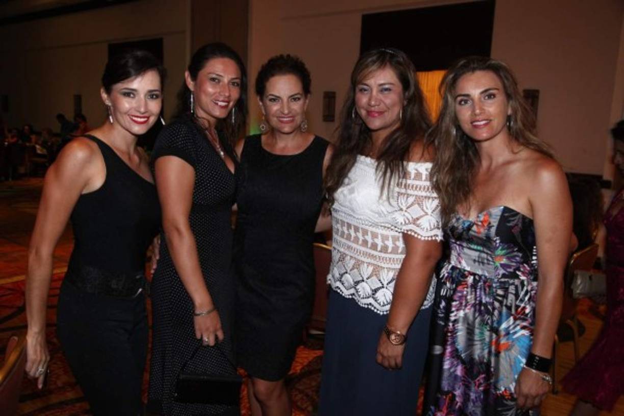 Mariane Aiquen, Karen Maldonado, Andrea Soruco, Ximena Antesana y Silvia Jiménez.