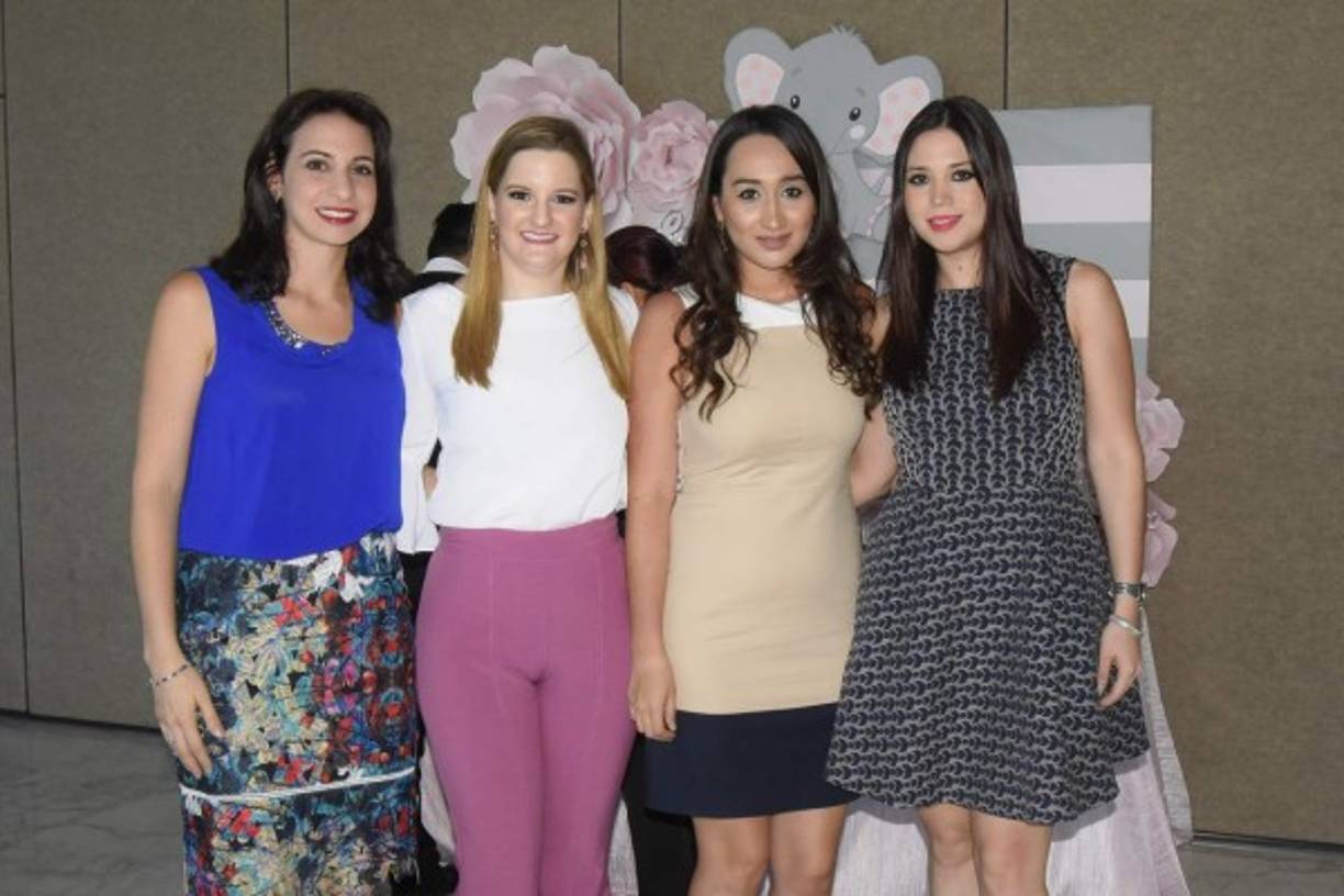 María Adel Fuschich, Melissa Wolozny, Paola Erazo y Karla Gonzales.