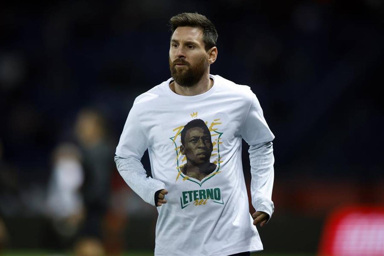 Y a pesar de que el PSG no le hizo un festejo de bienvenida en el estadio, el club realizó un homenaje a ‘O Rei’ Pelé, fallecido en diciembre del 2022.