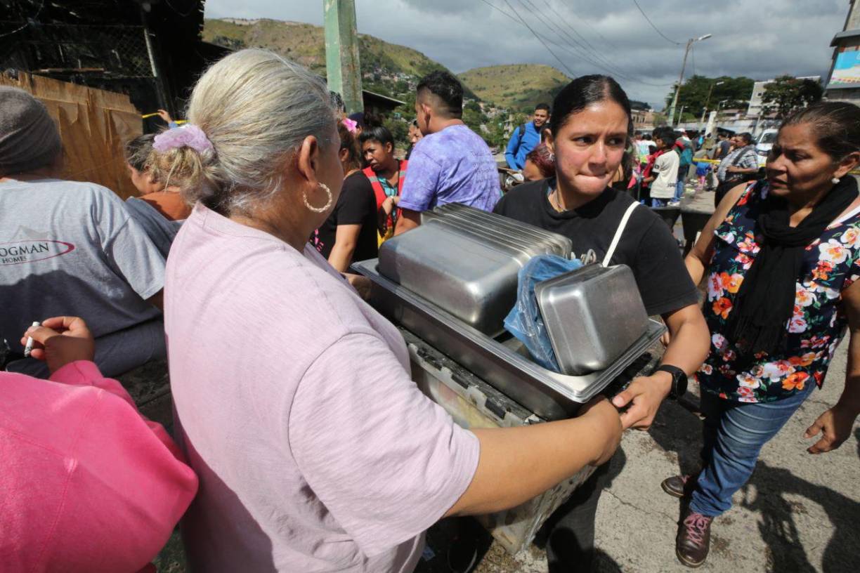 Cenizas y sueños apagados: las imágenes del incendio en mercado capitalino