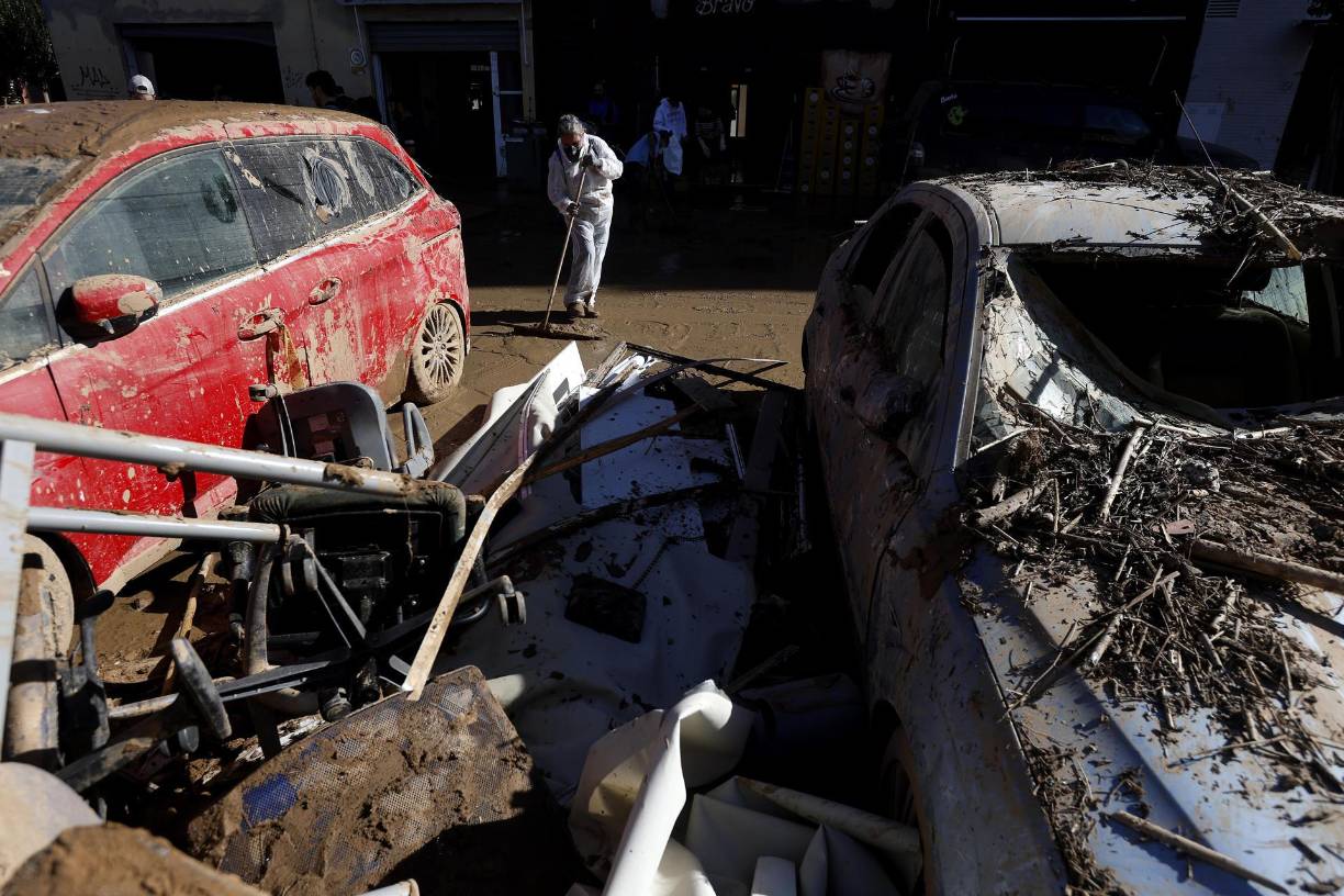 Las inundaciones han causado daños materiales multimillonarios en propiedades privadas y públicas como puentes y carreteras, muchas de ellas aún intransitables, y otras muchas infraestructuras y servicios. Telefónica ha completado la recuperación de toda la red de telefonía fija y móvil.