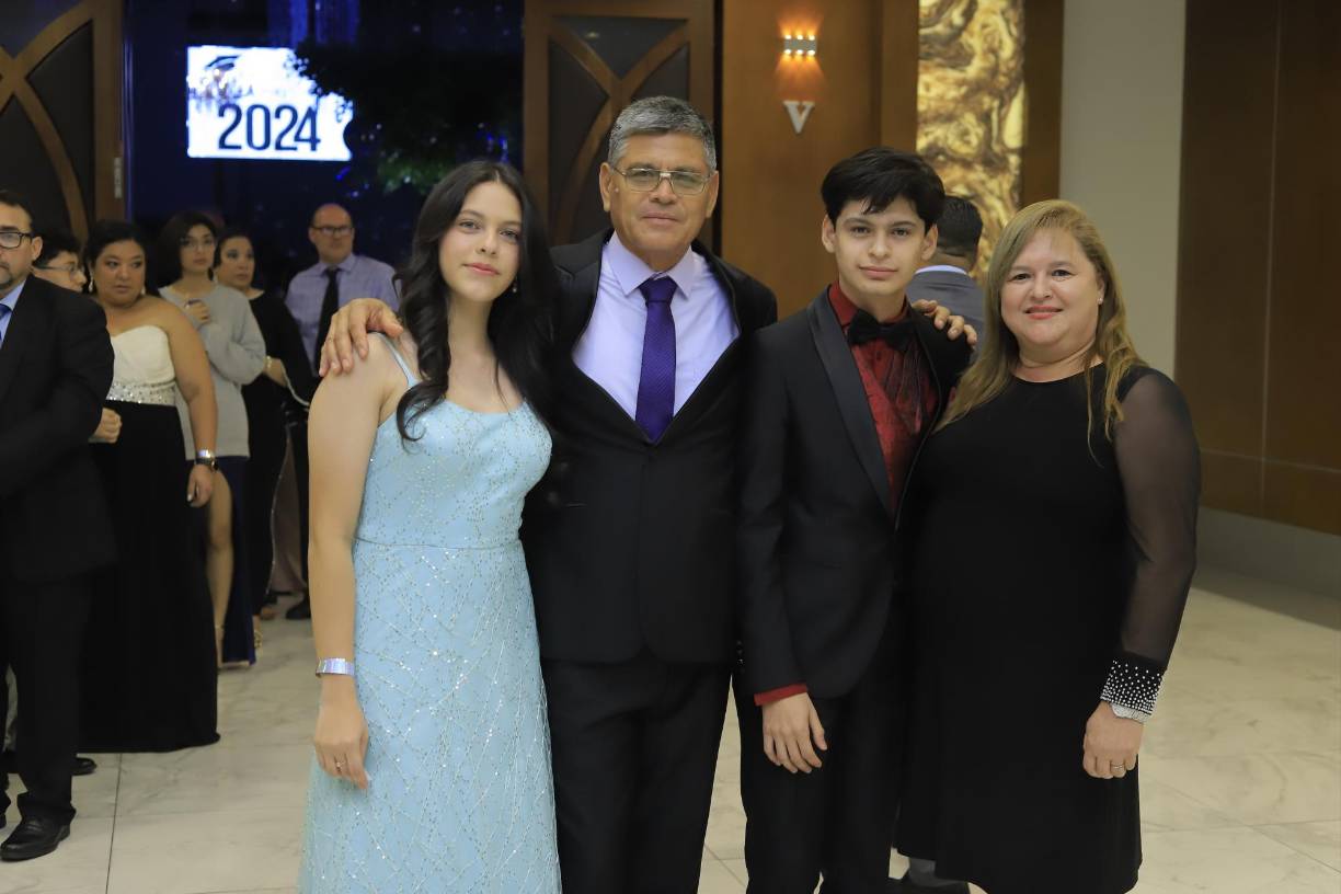 Keli, Kennet, Edwin y Liliana Gonzáles