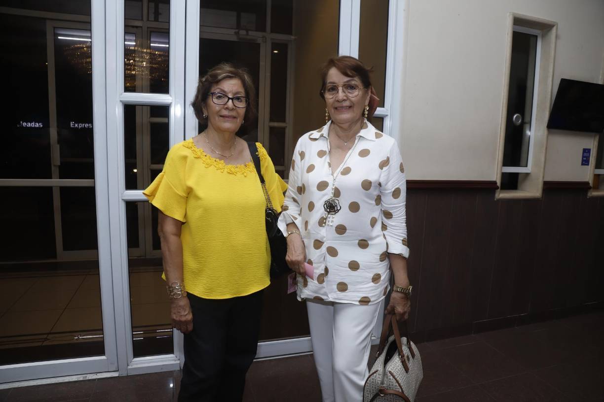 Alma López y Elena López