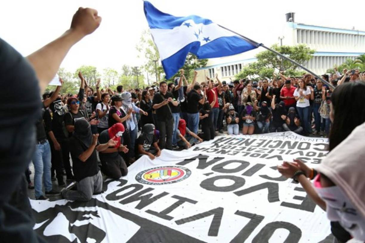 Estudiantes de la Unah rechazaron levantar este miércoles un paro iniciado hace cinco semanas que busca la derogación de normas académicas, declararon los alumnos.
