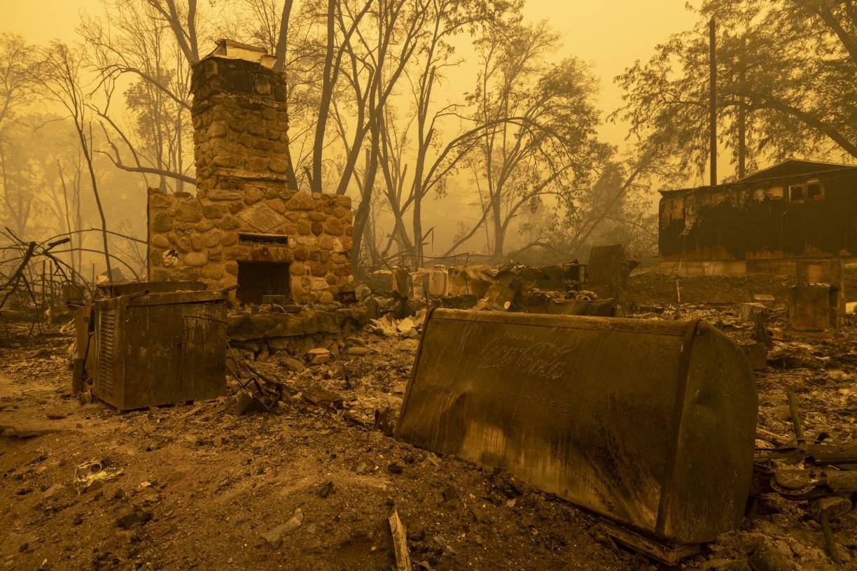 Aparentemente la pareja quedó atrapada por las llamas cuando intentaba escapar, dijo el sheriff Jeremiah LaRue a la cadena ABC.