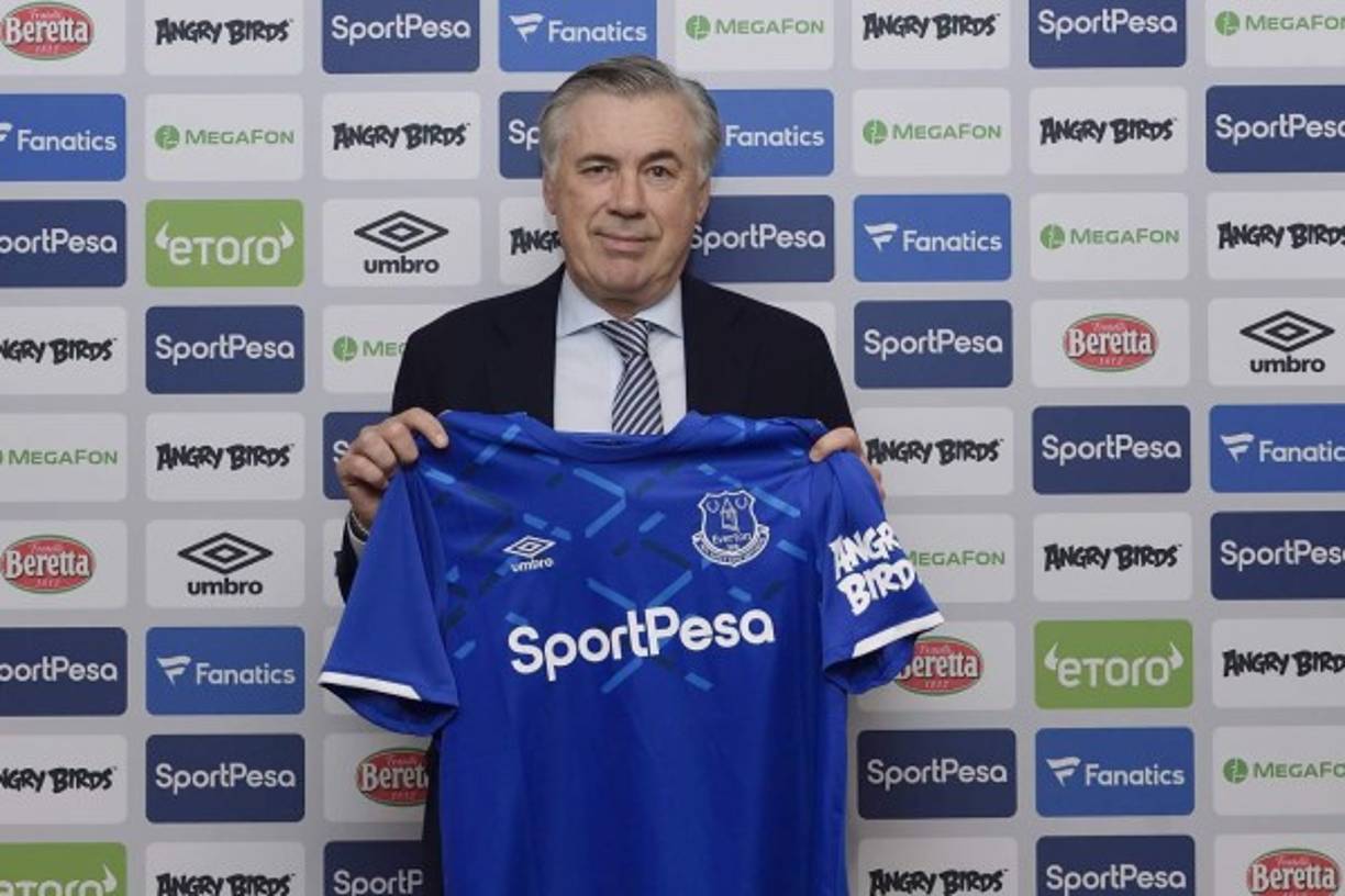 Carlo Ancelotti fue presentado como nuevo entrenador del Everton de la Premier League. 'Aquí hay muchos equipos fantásticos, pero queremos ser ambiciosos. Queremos ser competitivos y (clasificarnos) para Europa sería algo bueno', declaró el italiano durante su primera conferencia de prensa.
