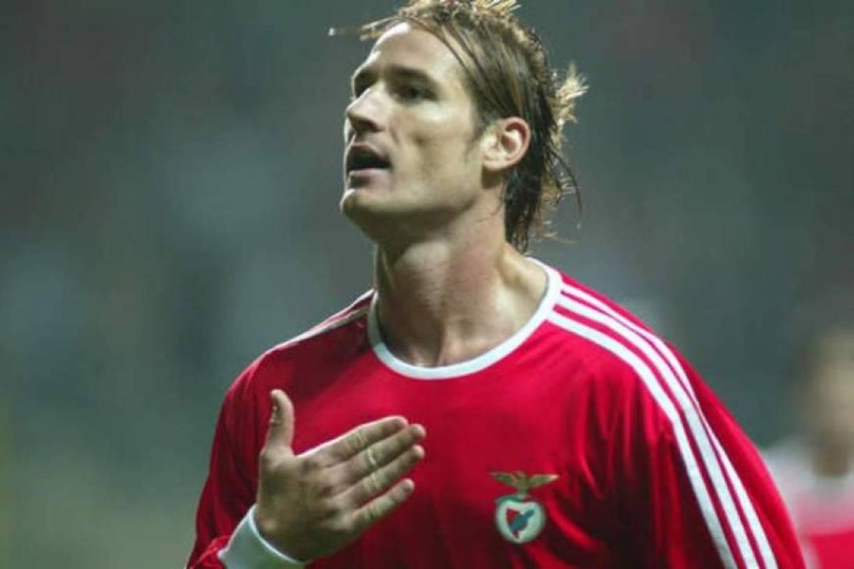 En enero de 2004, el delantero internacional húngaro del Benfica, Miklos Feher, murió durante un partido de la liga portuguesa de un infarto. Esto ocurrió en el duelo del Benfica contra el Guimaraes el 25 de enero de 2004.