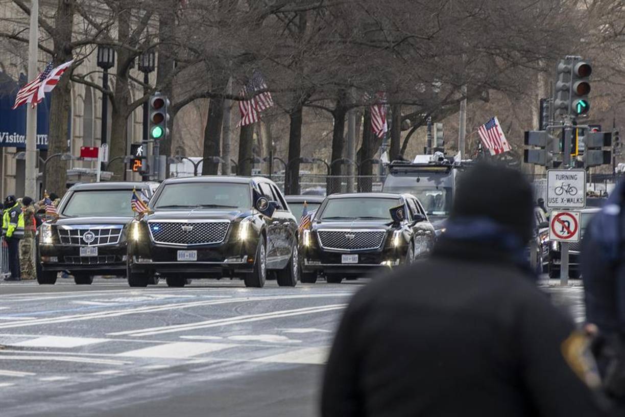 Biden y Trump se trasladaron luego al Capitolio en una caravana fuertemente custodiada por las fuerzas de seguridad.