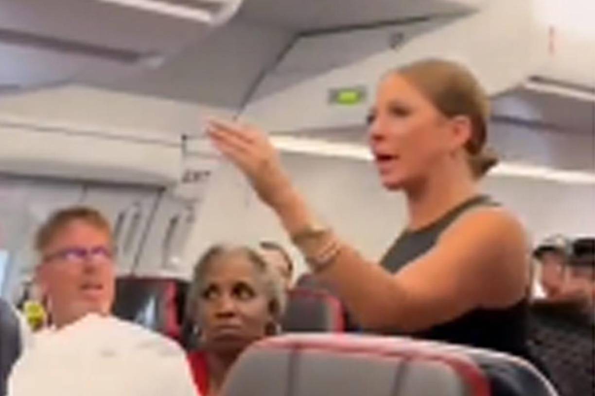 Ella acusó a un pasajero de “no” ser “real”.