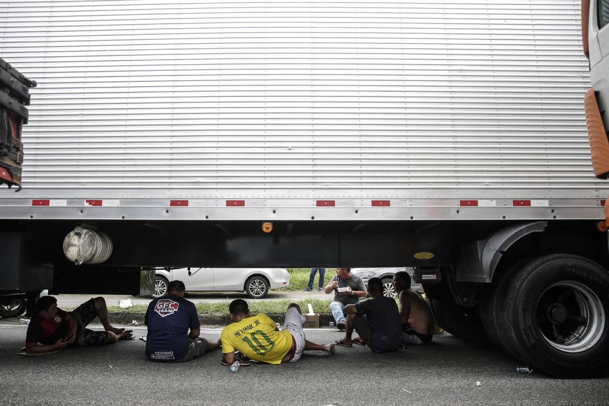 Tensión en Brasil: Protestas y bloqueos de rutas mientras Bolsonaro sigue en silencio