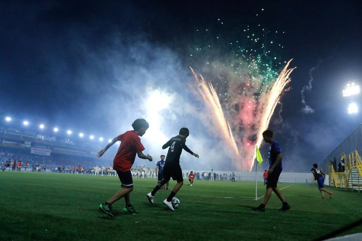 La reinauguración del Morazán: personalidades, bella pintura y así luce la nueva cancha