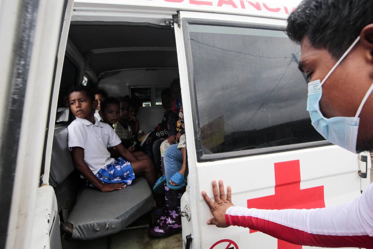 Pobladores de comunidades de Río Maíz y Monkey Point fueron trasladados hasta Bluefields, una ciudad portuaria donde se establecieron refugios. Según la alcaldesa de la ciudad, Carla Martín, se esperaba impacto de la tormenta en esas regiones.
