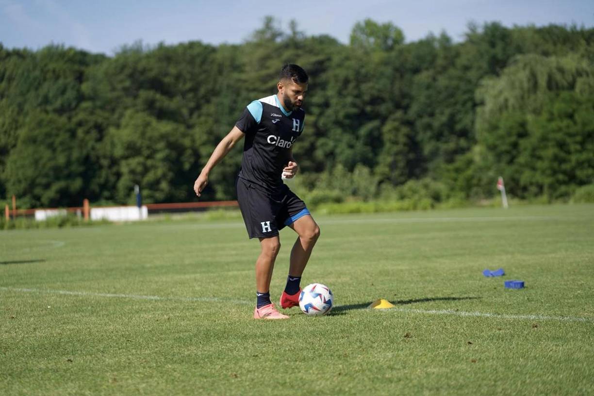 VOLANTE - Jorge Álvarez acompaña en la zona de volantes a Edwin Rodríguez. El jugador de Olimpia también es inamovible.