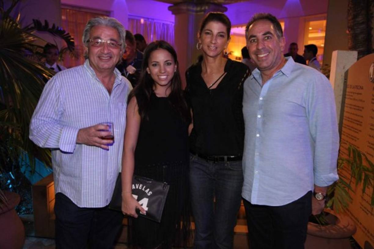 Michael Zabal, Muzzy, Mary Ann y Camilo Kafati.