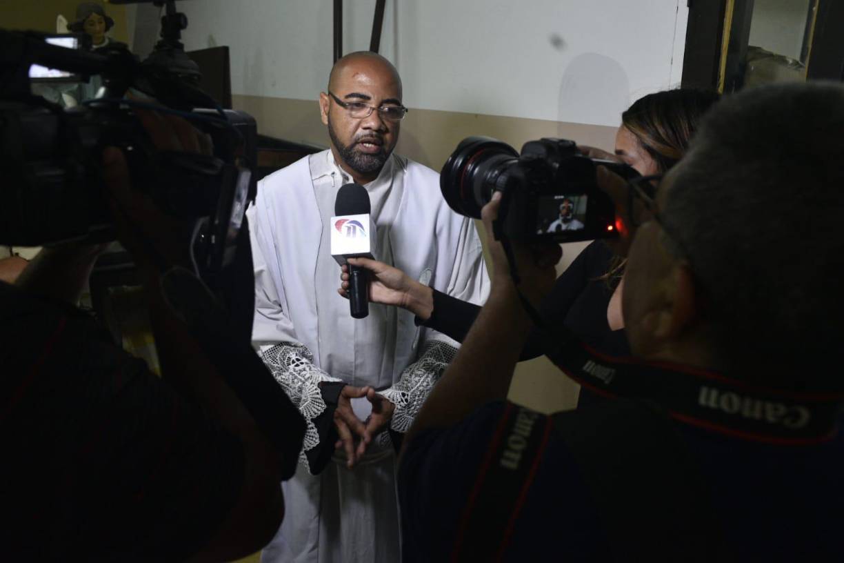 Alarcón era párroco desde hace un año y medio en la localidad de Cusmapa, cerca de la frontera con Honduras, y contó que fue detenido el 3 de abril por la Policía luego de oficiar una misa. 