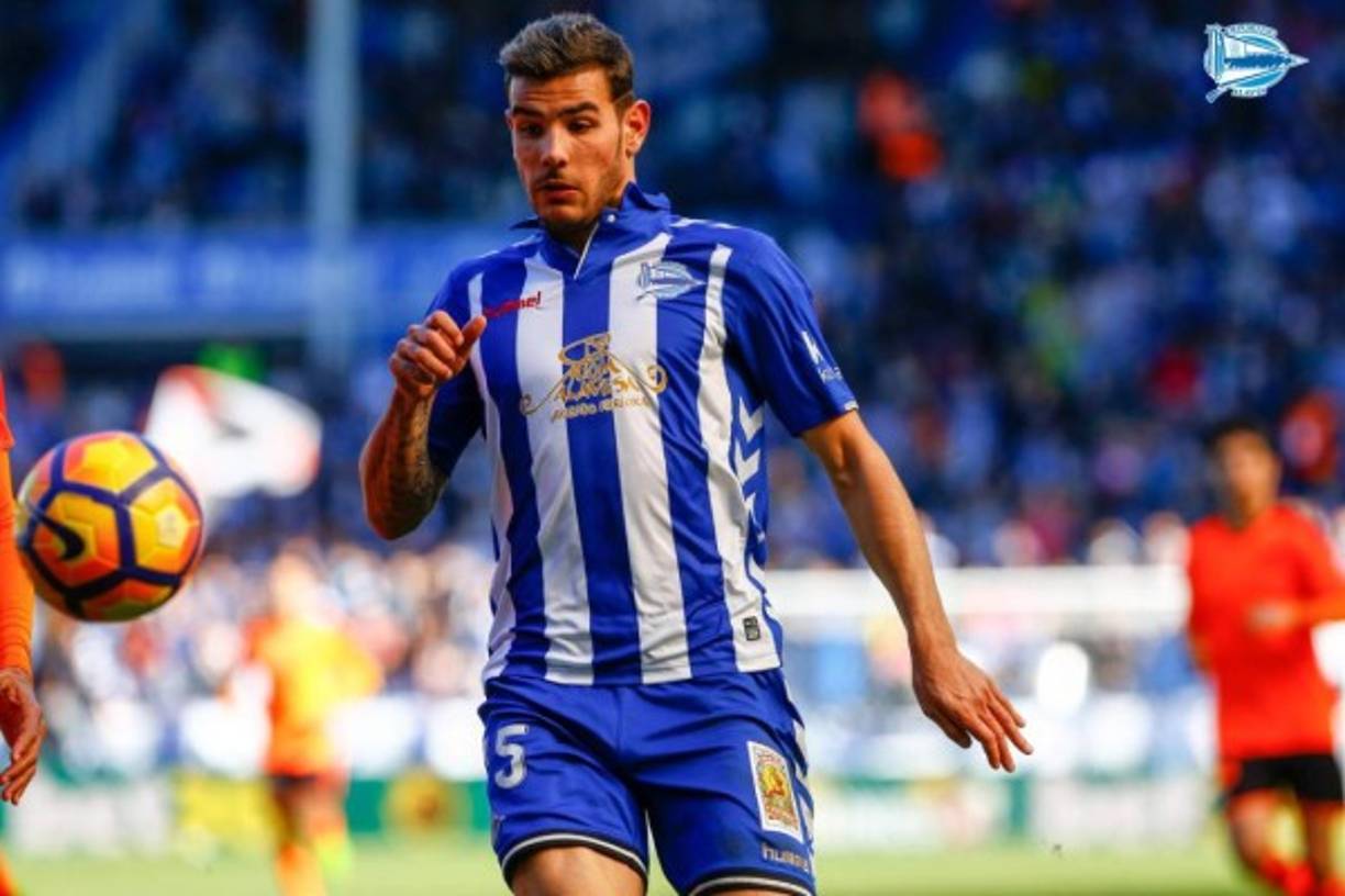 Los motivos que acercarían a Theo Hernández al FC Barcelona. Su agente, Manuel García Quilón, confirmaba que tanto Real Madrid como el club culé habían ofertado por él. Pero desde la prensa catalana explican que los culés podrían tener ventaja para ficharlo por el hecho de que lo siguen de hace más tiempo y porque podría disputarle minutos a Jordi Alba.