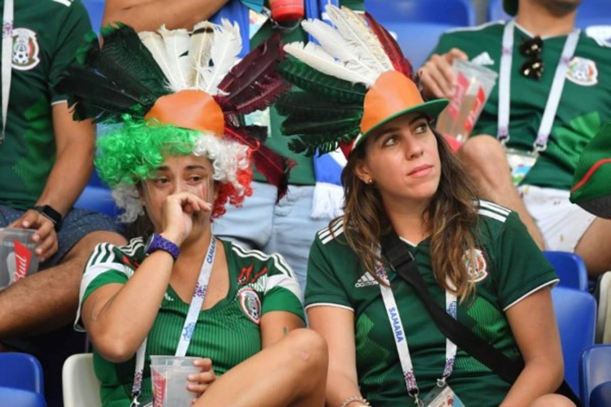 Llanto mexicano en el Samara Stadium. Los aficionados llegaban con la ilusión de llegar al ansiado quinto partido. Foto AFP