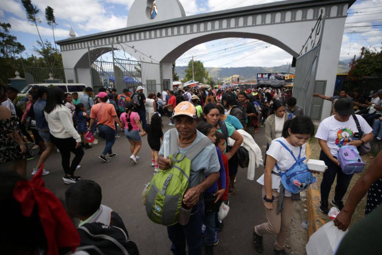 Con más de dos siglos y medio de historia, la fe en la Virgen de Suyapa sigue intacta. Los creyentes continúan acudiendo a ella con esperanza, convencidos de su protección y amor maternal.