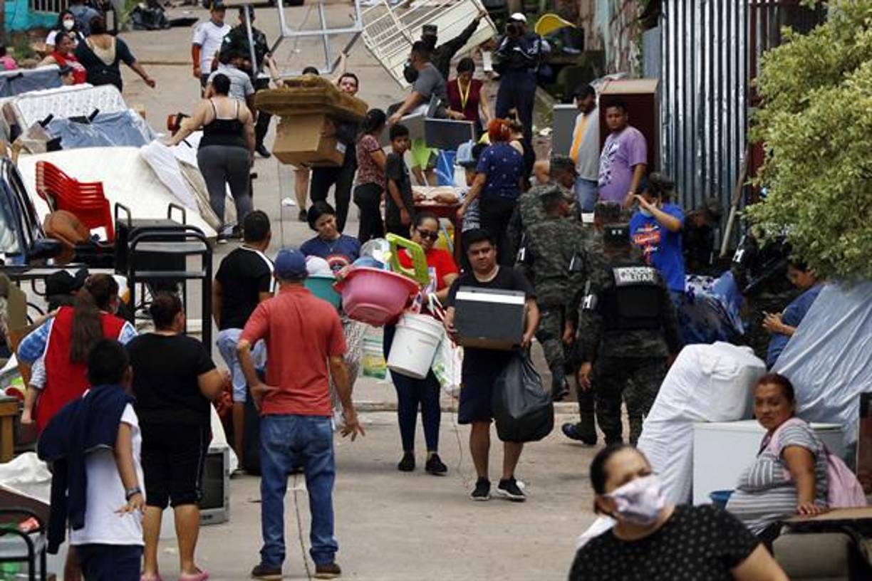 Expertos de la Cooperación Japonesa que han venido trabajando en sectores de Tegucigalpa donde se registran fallas geológicas, indicaron que las grietas en la zona de desastre declarada este viernes, serán cada vez más grandes.