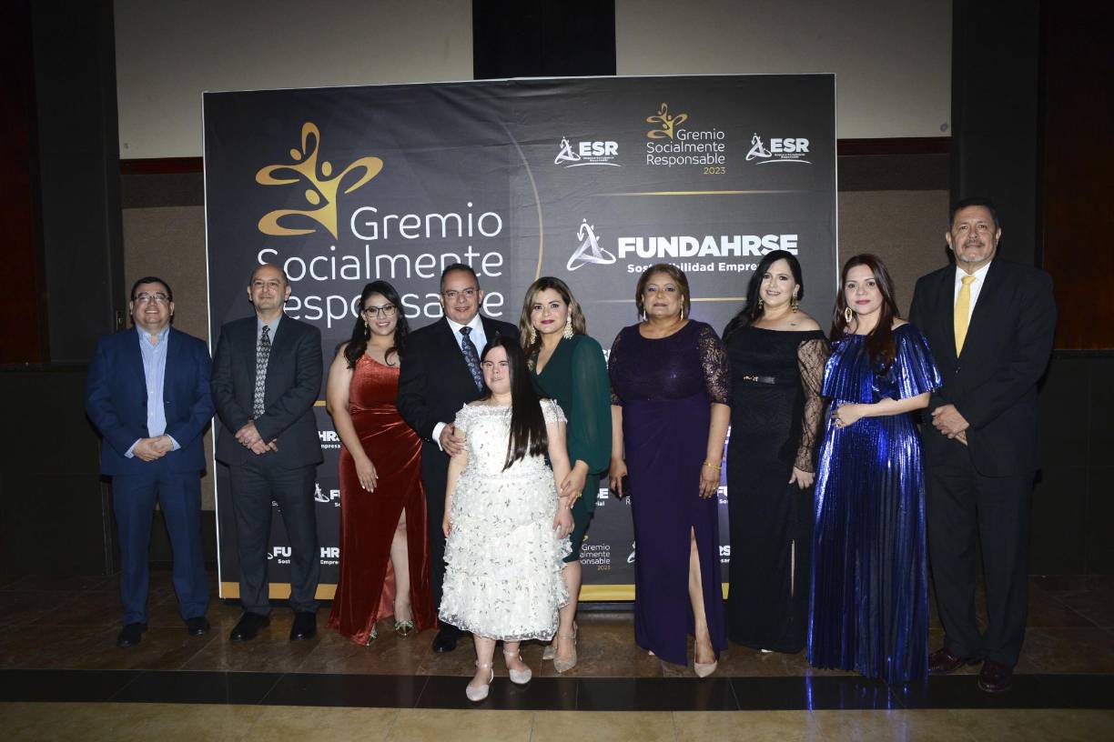 Francisco Mejía, William Padgett, Krista Madrid, Rony, Patricia y Gabriela Carrillo; Marlen Murillo, Ingrid Mejía, Jasmin Martínez y Aldo Zavala
