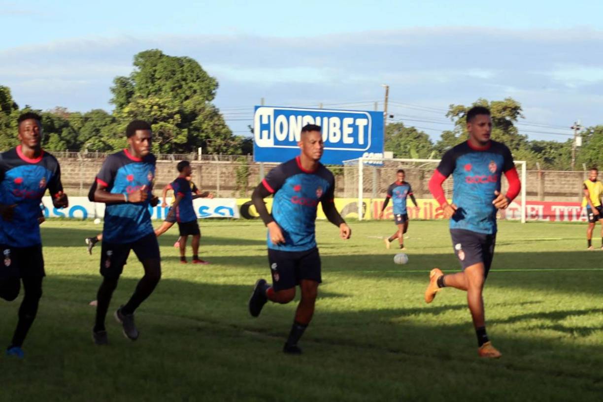 Jhon Jairo López también confirmó que “estamos esperando que se concrete la contratación de un portero, solo tenemos a ‘Panchi‘ Reyes y a Zapata, entonces buscamos un tercer arquero”.