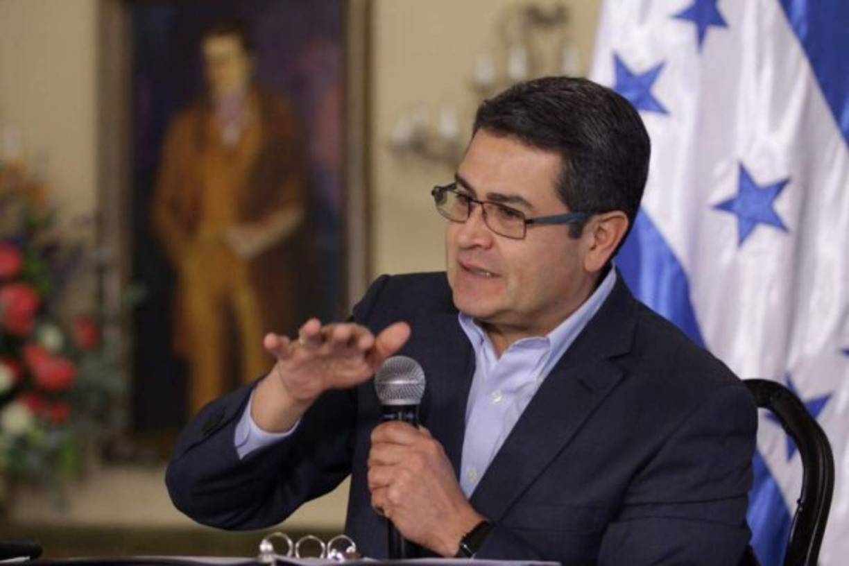 Dos movimientos internos del Partido Nacional buscan inscribir al presidente Juan Orlando Hernández como su precandidato presidencial aunque él ha asegurado este martes que no ha aceptado ninguna candidatura. El diputado nacionalista, Antonio Rivera Callejas, aseguró este martes que el próximo 11 de noviembre procederán a inscribir, ante las autoridades de ese partido, la precandidatura presidencial del actual gobernante.