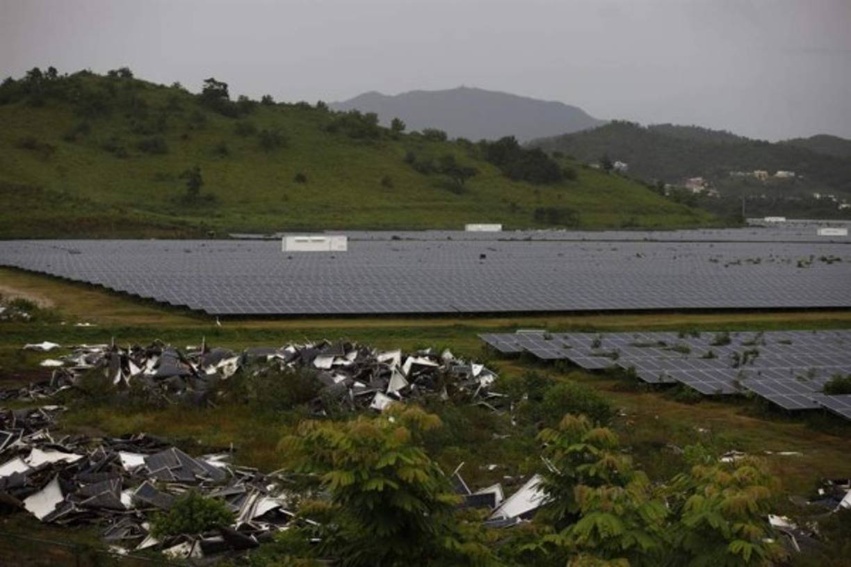 Los puertorriqueños que se encontraban en alerta tras la llegada del primer ciclón de la temporada manifestaron su alivio luego de que el huracán virara hacia el este.