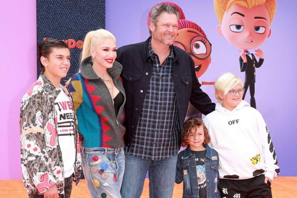 Blake Shelton también se ha mostrado abierto a convertirse en padrastro de los hijos de Stefani, Kingston James McGregor, Zuma Nesta Rock y Apollo Bowie Flynn, a quienes Gwen procreó con el vocalista y guitarrista del grupo británico Bush, Gavin Rossdale. 'No sé si es tan duro o más duro o no tan duro como ser un padre biológico, ¿sabes?', dijo Blake en una entrevista.<br/>