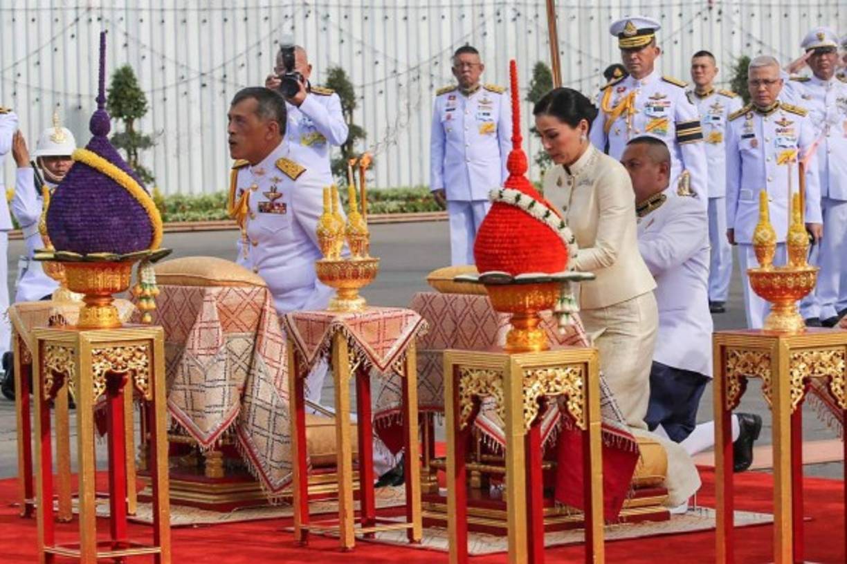 Maha Vajiralongkorn, uno de los monarcas más ricos del mundo, pasa una gran parte de su tiempo en Alemania, donde es propietario de varias residencias y donde le gusta pilotar su Boeing 737.