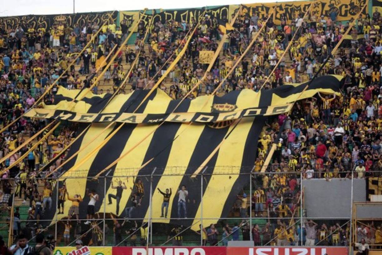 Los aficionados aurinegros pusieron la fiesta en el estadio Morazán.