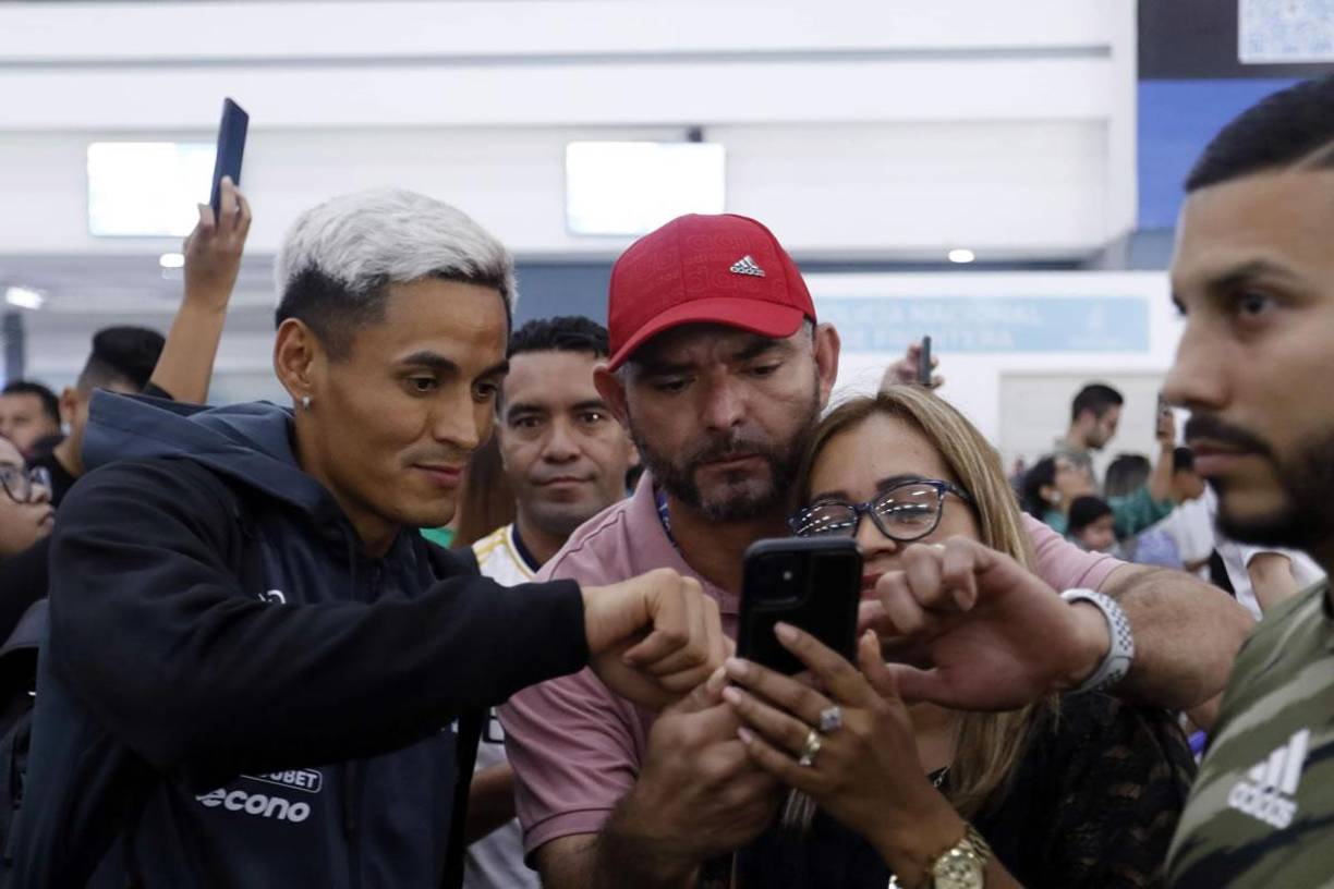 Andy Nájar hasta ayudó a escoger la foto que quedó más bonito con los aficionados. 