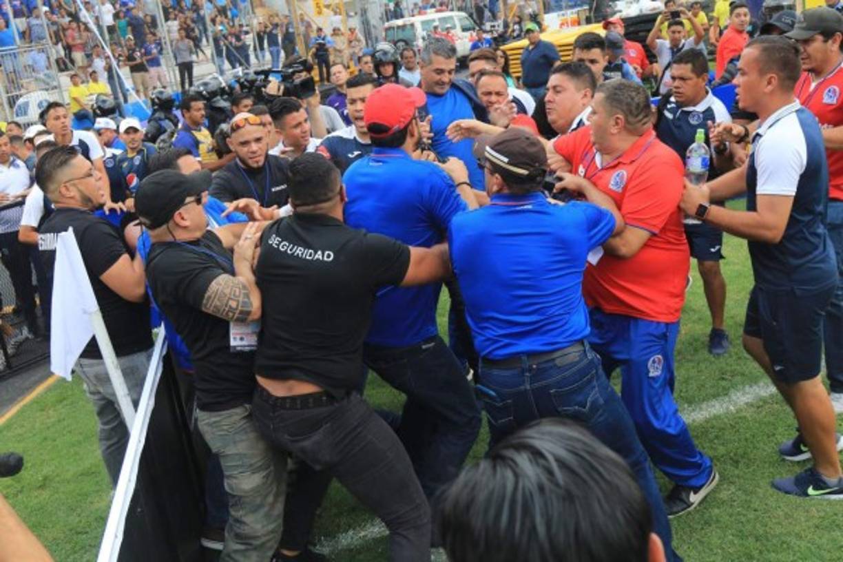 La seguridad privada que contrató el Olimpia no permitió que eso pasara debido a que la entrada para familiares es por otro lado.