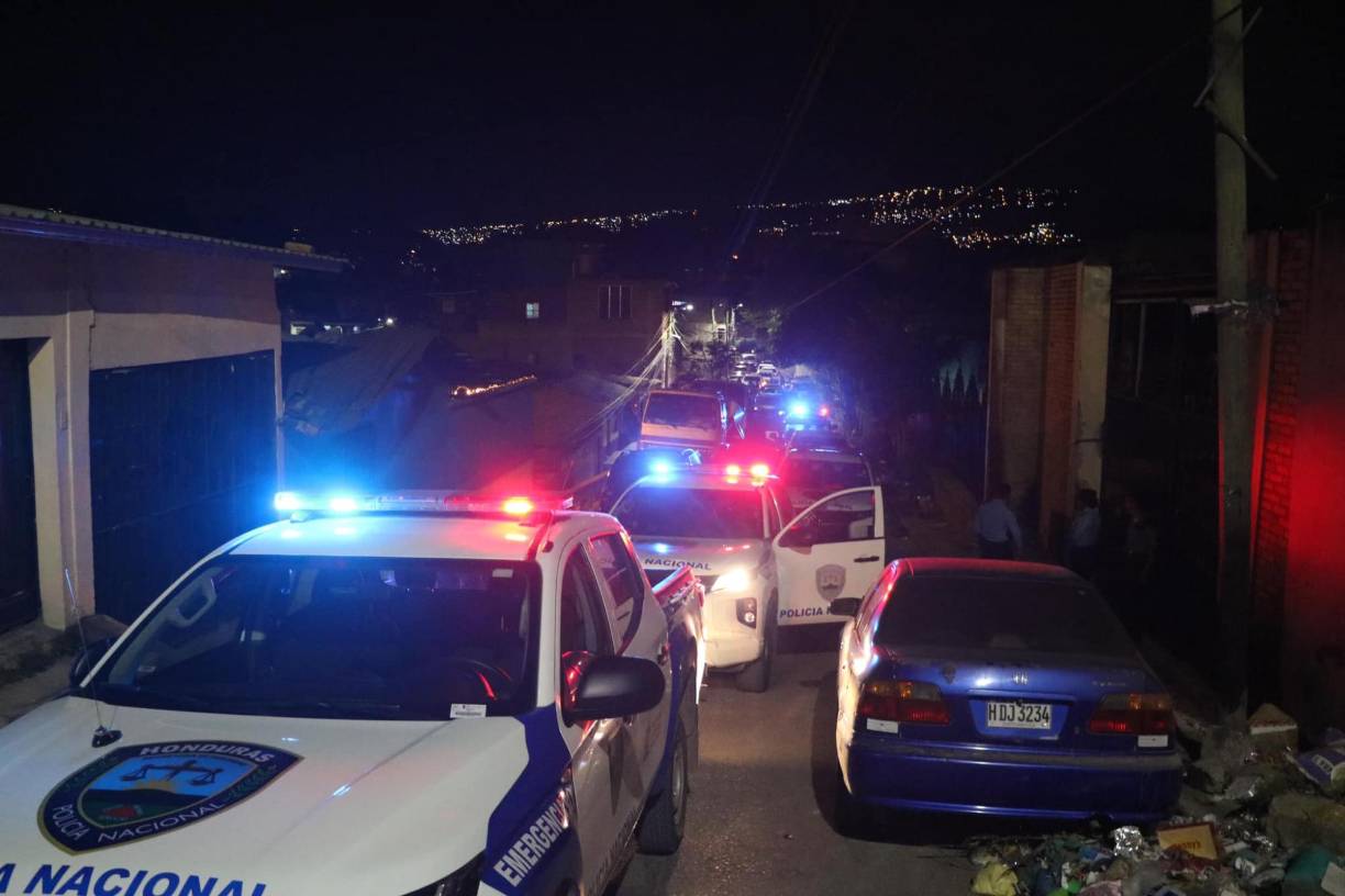 El oficial, que fue identificado como Luis Armando Zambrano (23), resultó herido de gravedad.