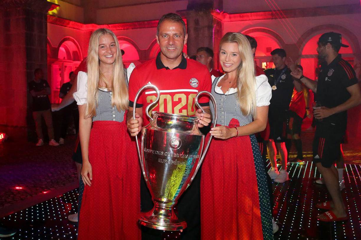 El alemán tuvo todo su apoyo cuando, después de retirarse como futbolista, decidió abrir una tienda de deporte antes de comenzar sus pinitos como técnico. Fruto de este matrimonio, nacieron las dos hijas del actual técnico del Barcelona.