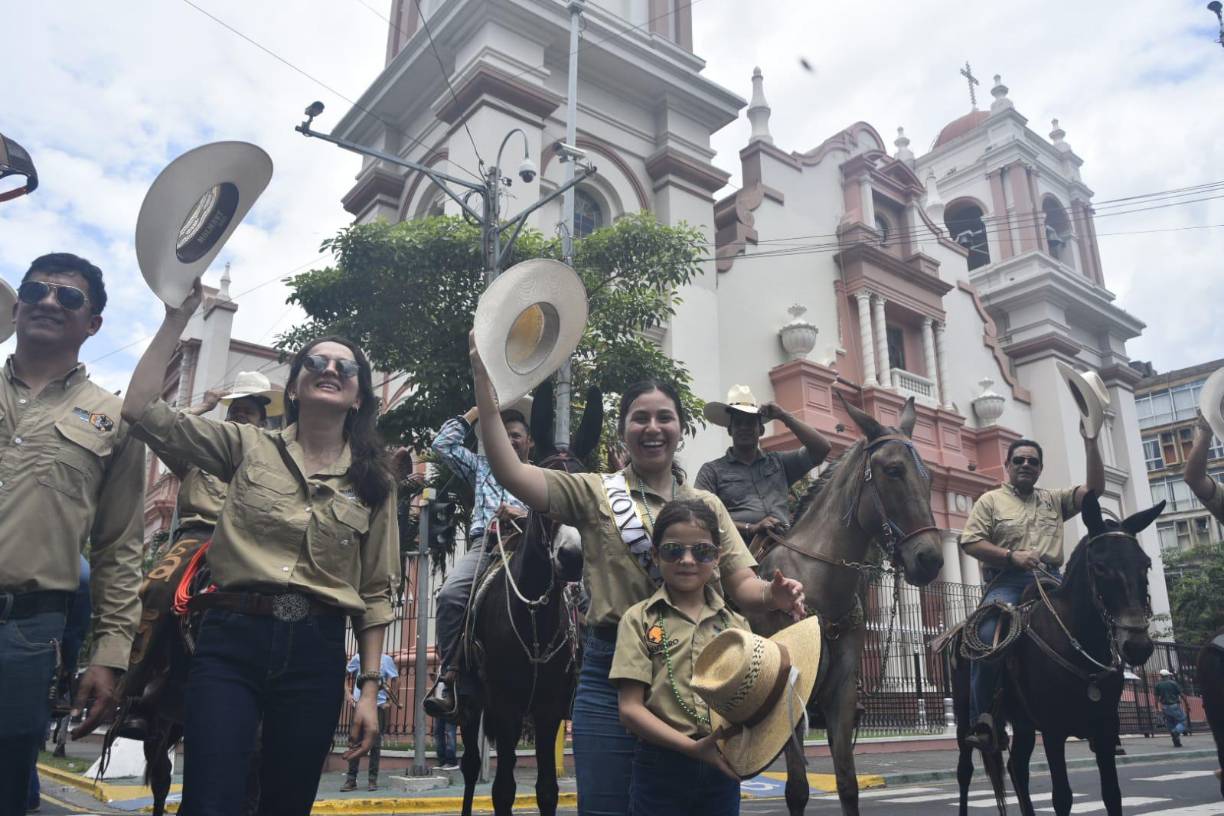 Bellezas: Las chicas que enamoraron en el desfile hípico de San Pedro Sula