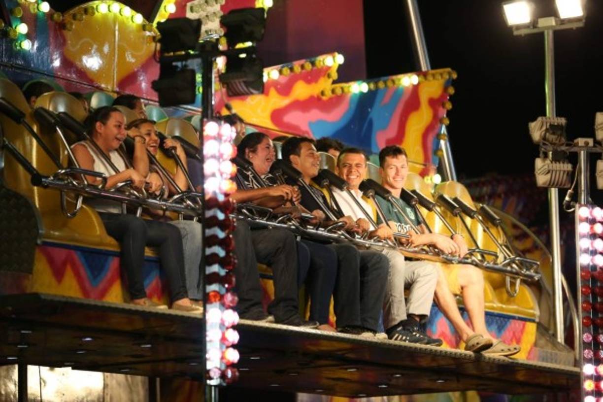 Los sampedranos disfrutan al máximo de la Feria Juniana que está en su mejor etapa.