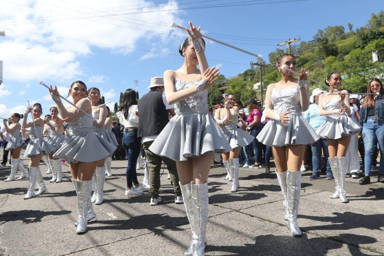 Durante su recorrido acapararon la atención de los presentes. 