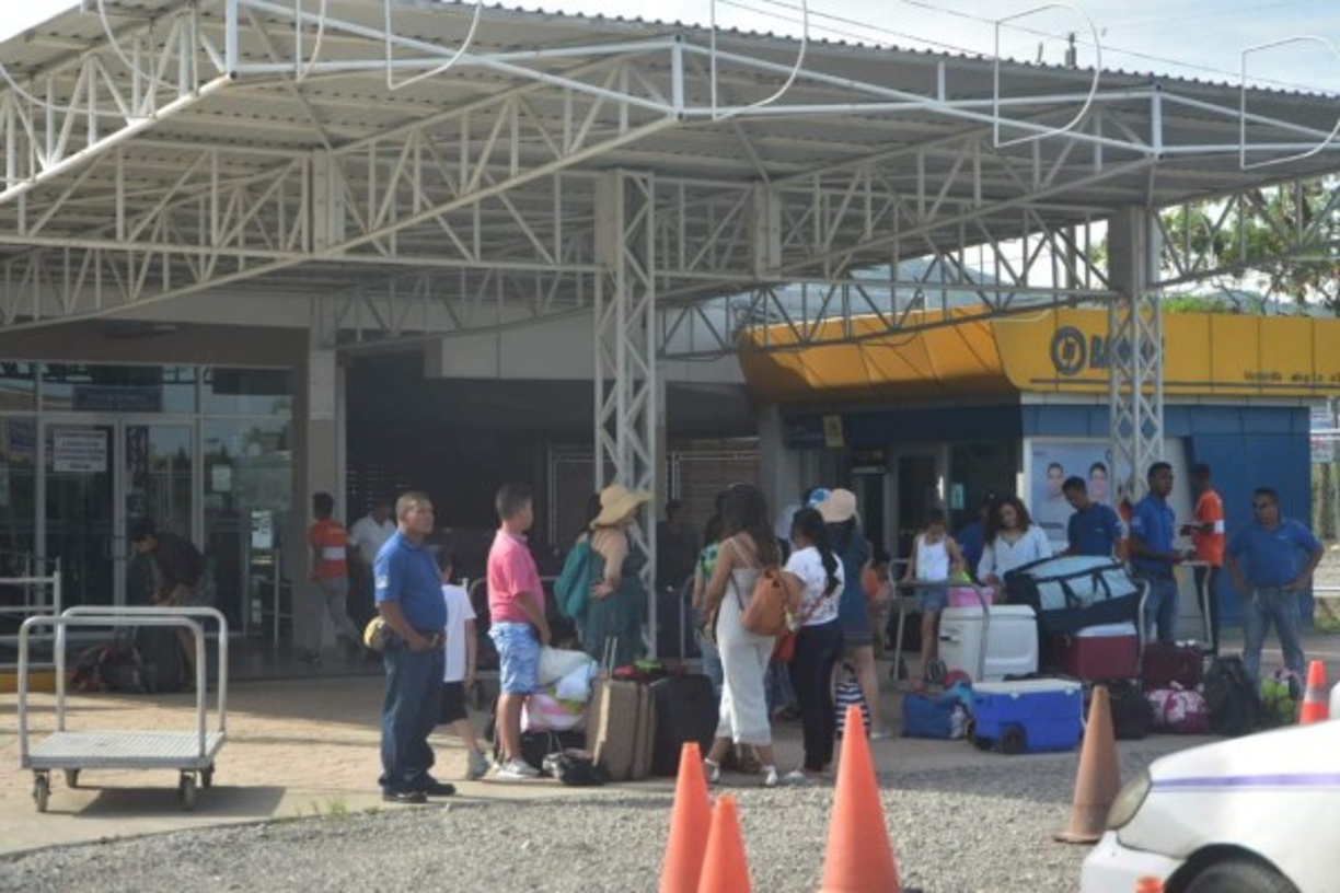 Entre martes y miércoles se espera que miles de turistas del vecino país arriben a Honduras, para disfrutar de su periodo anual de vacaciones y de paso, contribuyan con el fortalecimiento de la economía nacional y en especial del turismo.