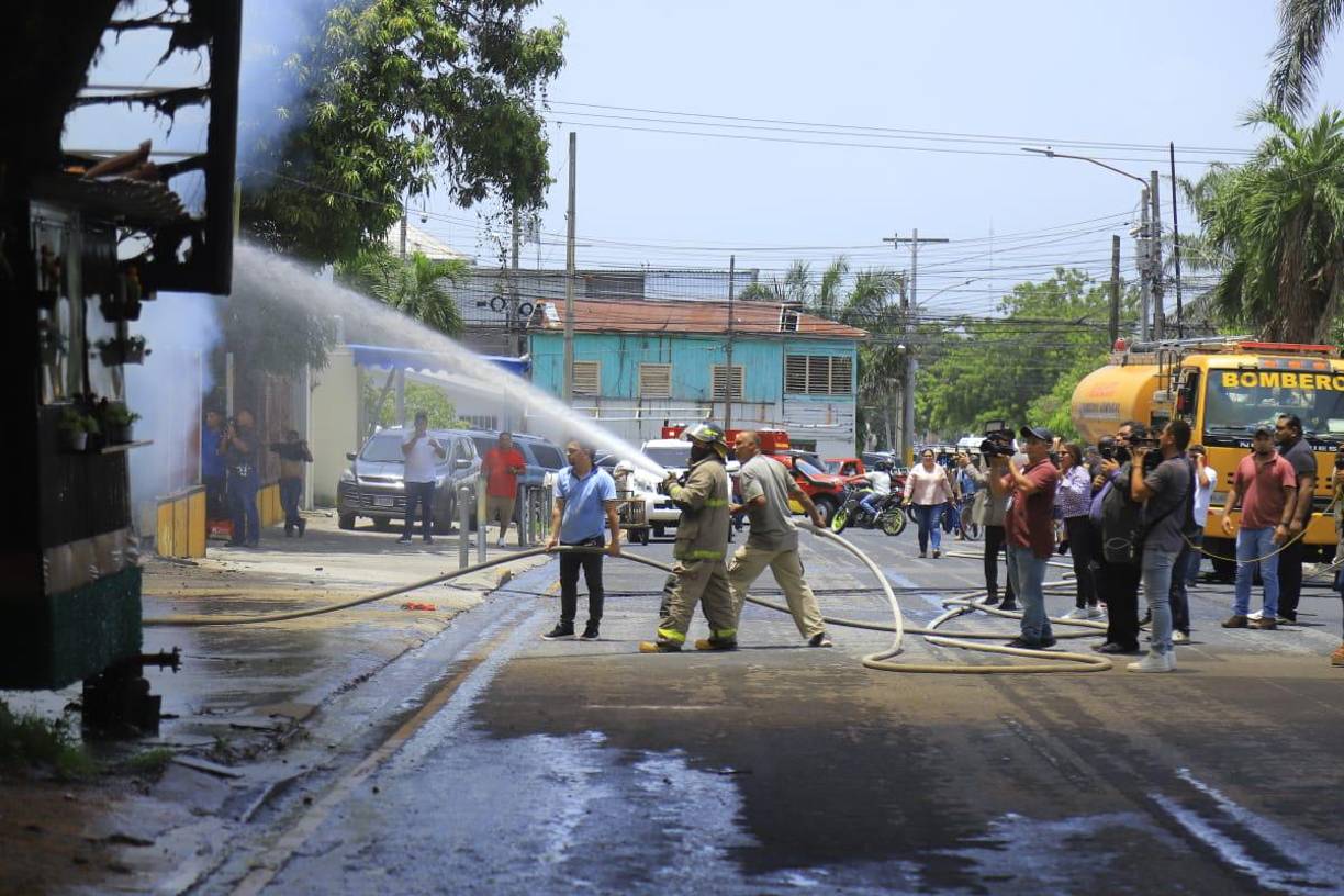 Dramático: llanto por el incendio de restaurante en San Pedro Sula