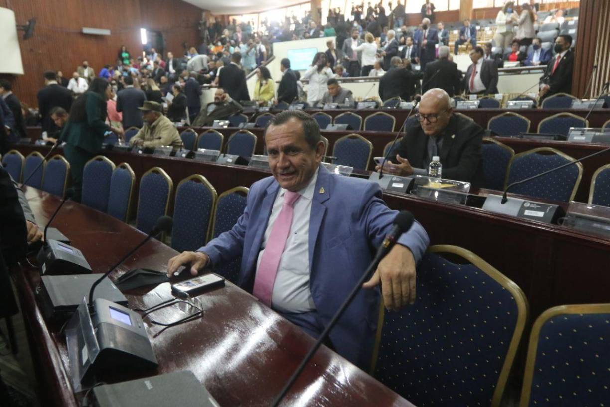 Así llegaron diputados y otros funcionarios al Congreso Nacional (FOTOS)