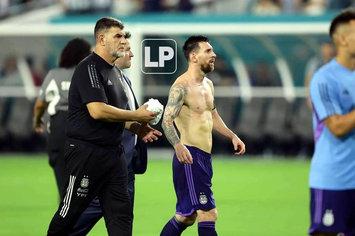 El utilero de la Albiceleste le guardó la camiseta a Messi.