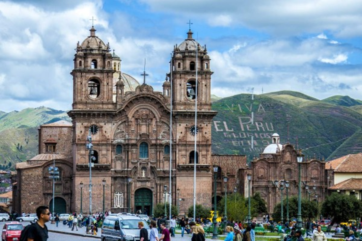 5. Cuzco, Perú. La capital del Imperio inca fue una de las ciudades más importantes del Virreinato del Perú. De ambos hechos nace su historia, que mezcla preciosos edificios de la época de dominio español con impresionantes restos de la civilización precolombina. Es, además, la puerta de entrada al imponente Machu Picchu, la joya inca.