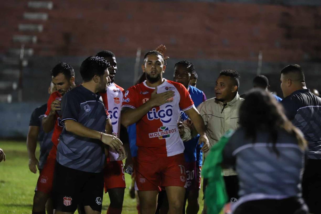 Josué Villafranca ingresó y anotó lo que era el 1-0 parcial del Vida en el minuto 62. 