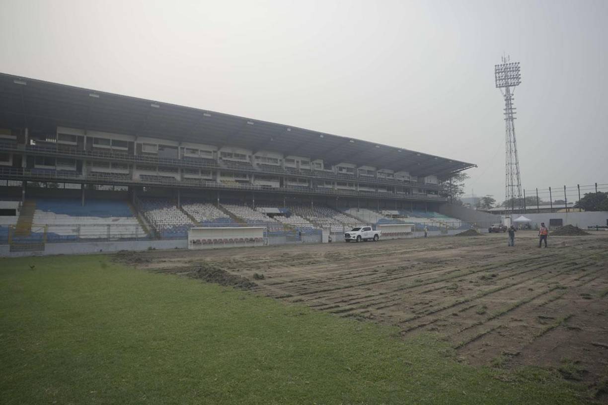 Impresiona verlo: Así luce el estadio Morazán sin la grama vieja