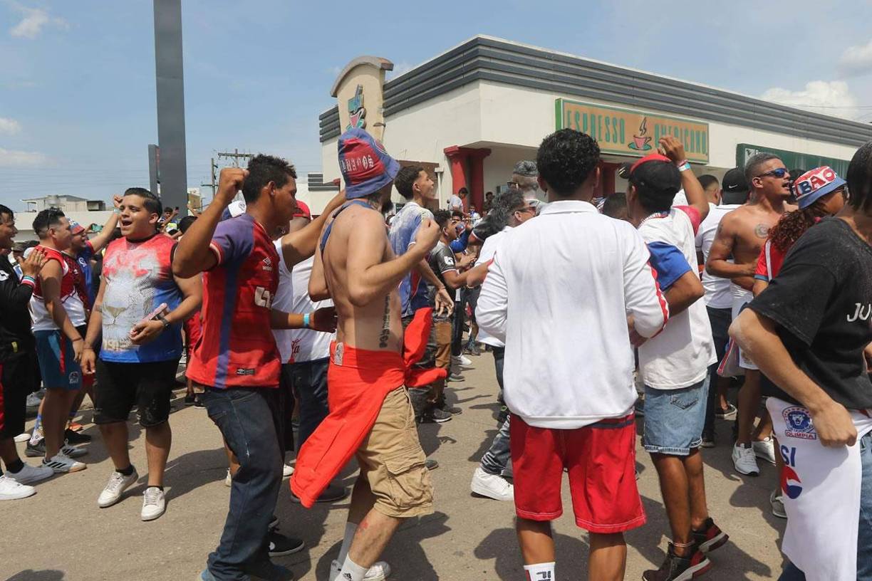 Las imágenes más curiosas del ambiente de la final Olancho-Olimpia