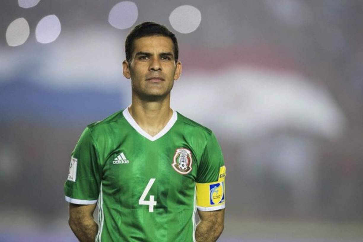 Estados Unidos sancionó hoy a 22 mexicanos y 43 empresas por su relación con las actividades del narcotraficante Raúl Flores Hernández, entre ellos el veterano futbolista Rafa Márquez, exjugador del Fútbol Club Barcelona que ahora compite en el Atlas, y el cantante Julión Álvarez. El Departamento del Tesoro de EE.UU. impuso sanciones al narcotraficante Flores Hernández, que dirige su propia organización criminal pero tiene lazos con los carteles de Sinaloa y Jalisco, y a otras 21 personas relacionadas con él, entre ellos Rafa Márquez y Julión Álvarez.