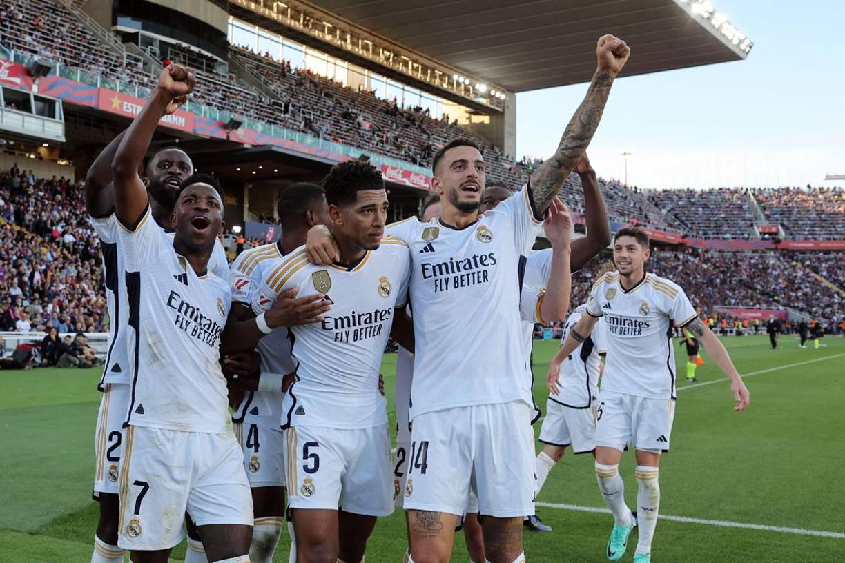 Los jugadores del Real Madrid celebrando el segundo gol de Jude Bellingham en el Clásico ante el Real Madrid.