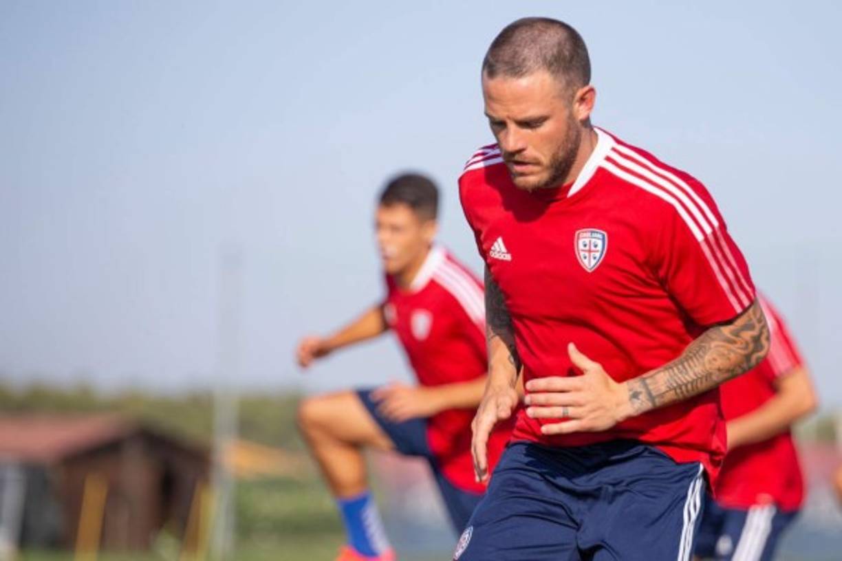 El futuro del volante uruguayo Nahitan Nández podría estar en el fútbol de Inglaterra, más precisamente en Tottenham, uno de los equipos top de la Premier League, que estaría interesado en su contratación. Actualmente milita en el Cagliari. Foto Twitter @nahitannandez_.